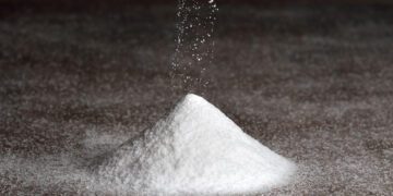 Process for recovery of common salt, potassium chloride and high purity magnesia from brine in an integrated manner